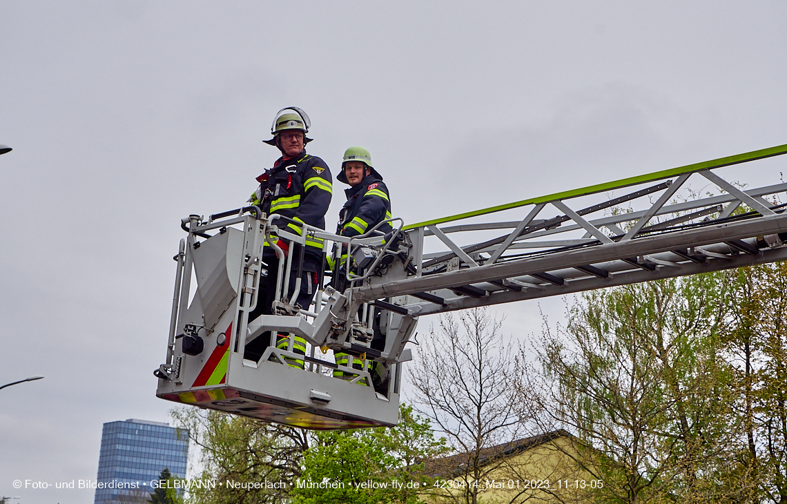 01.05.2023 - Maibaumaufstellung in Berg am Laim